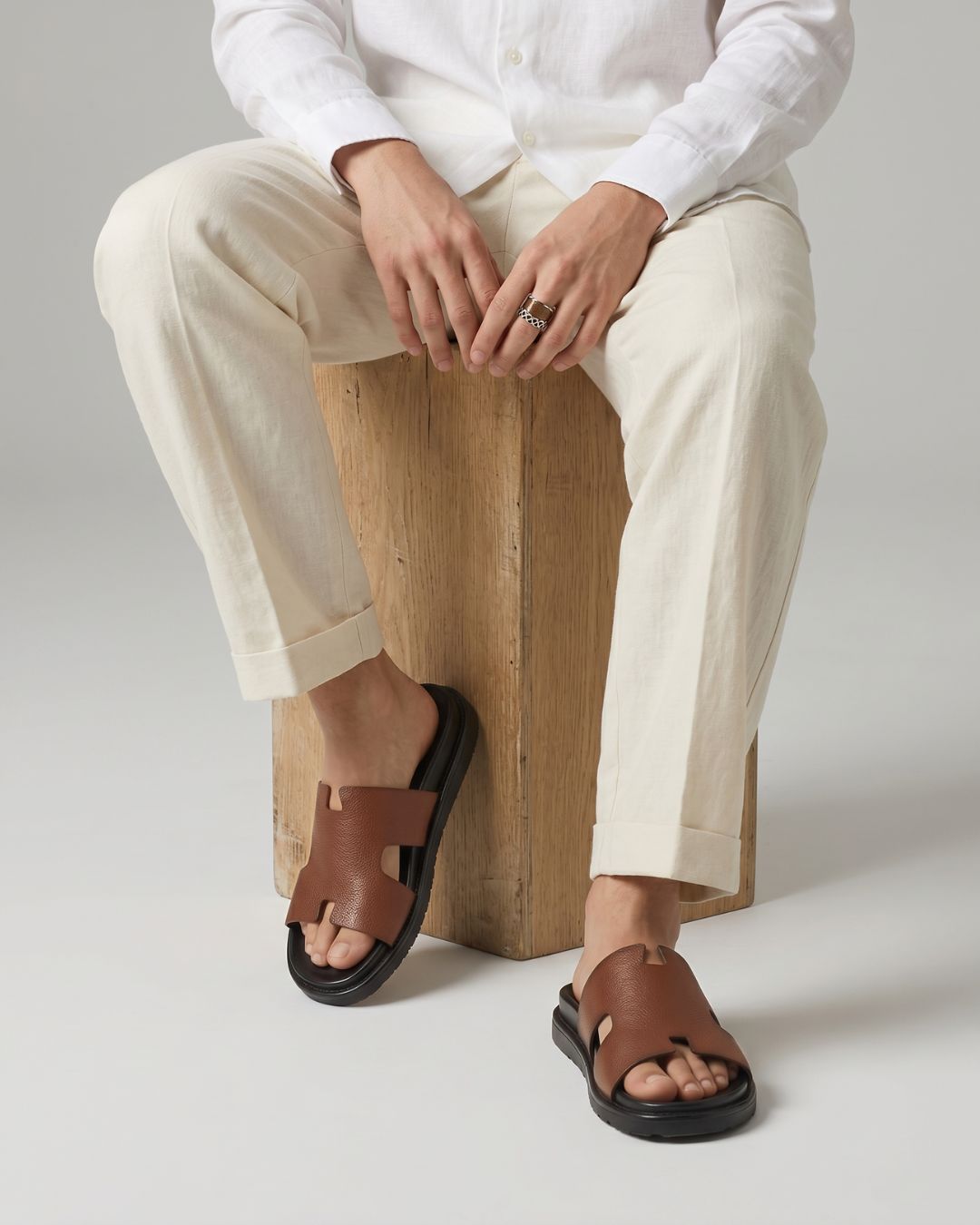 MK H-style Leather Slipper BRN Main image